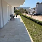 Angelina Villa *