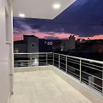 Angelina Villa *