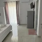 Angelina Villa *