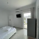 Angelina Villa *