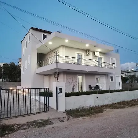 Angelina Villa *