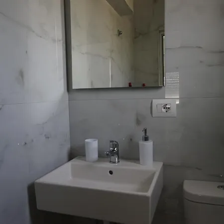 Angelina Villa *