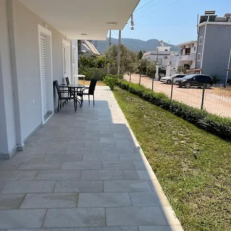 Angelina Villa *