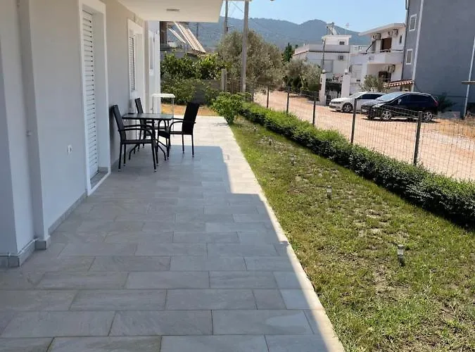 Angelina Villa *